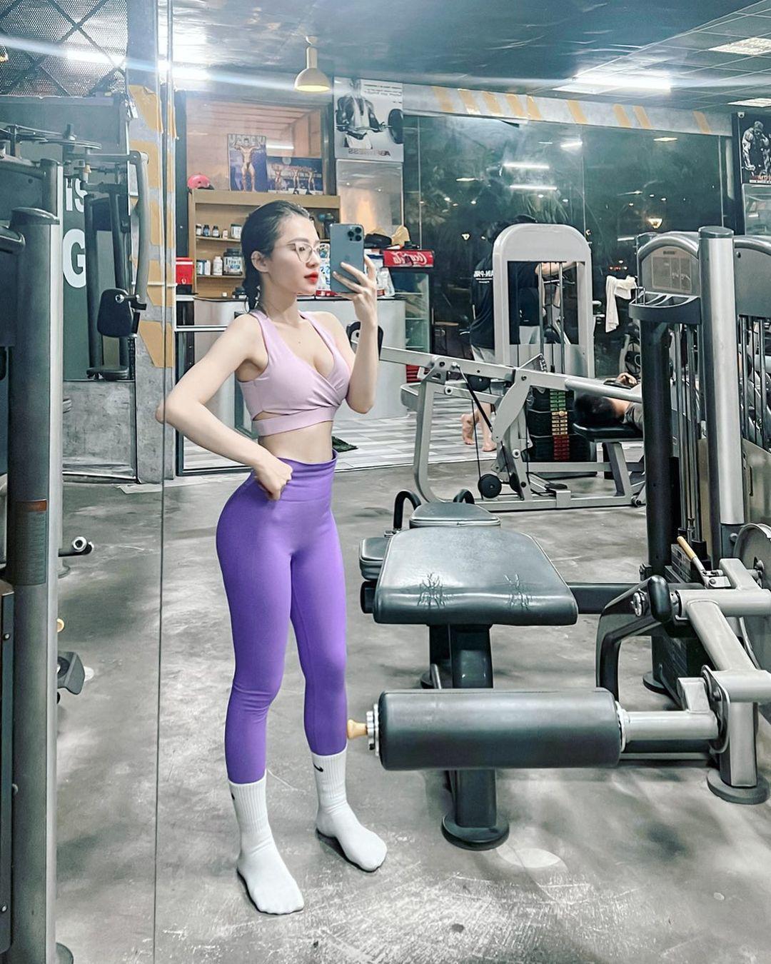 Ảnh eo thon chụp gương - 22
