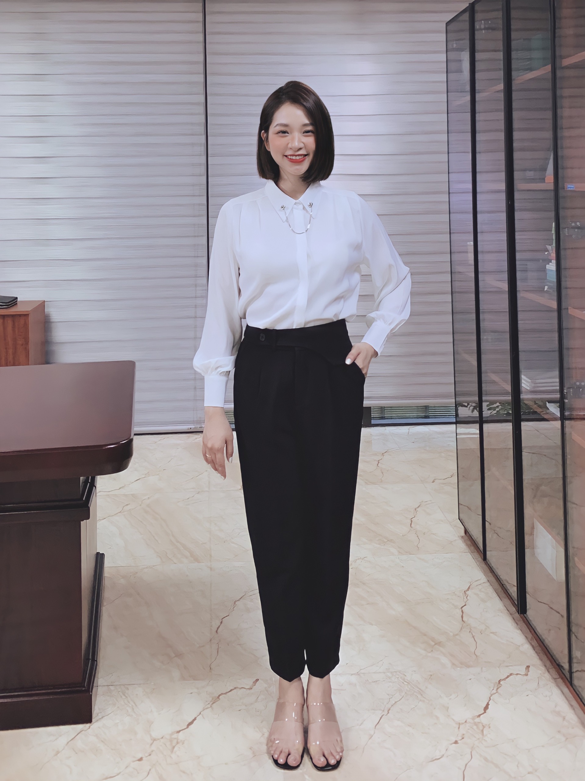 Ảnh gái xinh nhân viên văn phòng - 23
