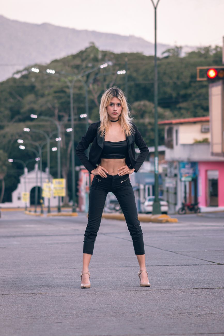 ảnh gái xinh mặc croptop nghệ thuật — ảnh 19