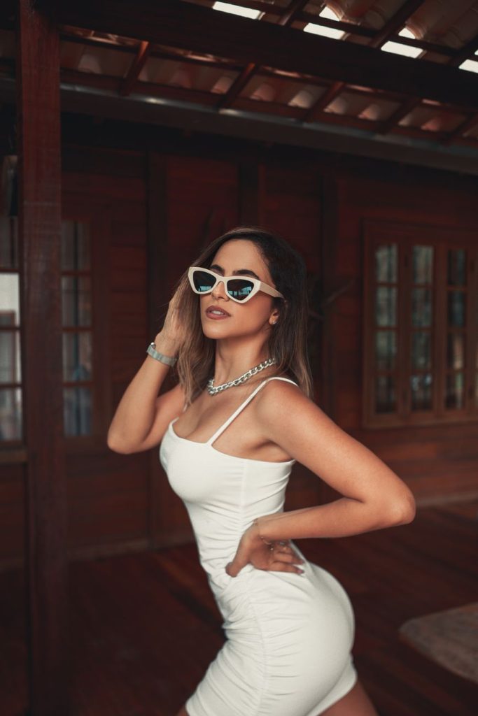 ảnh gái xinh mặc đầm ôm body