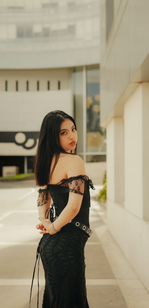 ảnh gái xinh mặc đồ ren